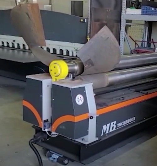 Roladora de lámina de alta precisión con sistema de control CNC para industrias pesadas